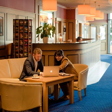 Rochestown Lodge Hotel Dun Laoghaire Exterior foto